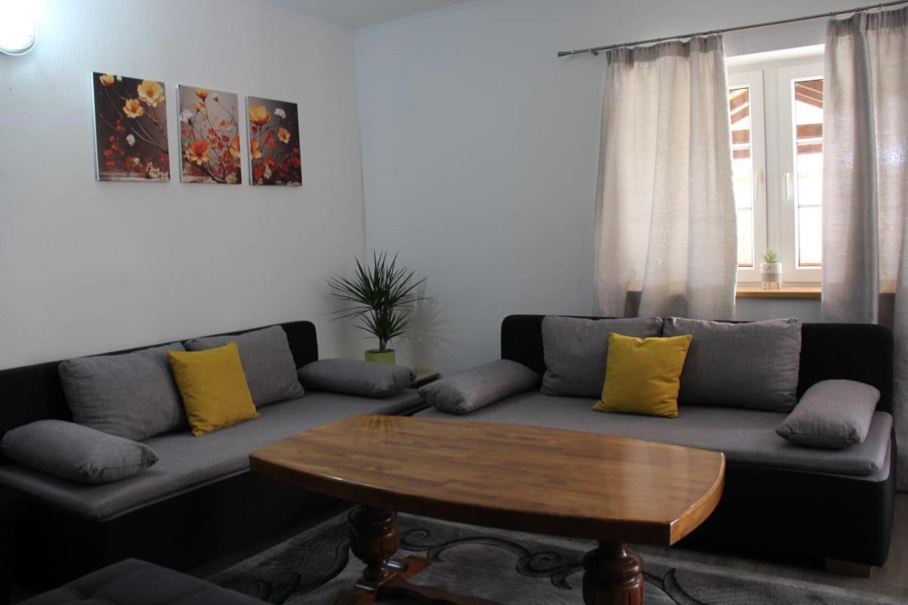 Apartman Lilium Knin Exterior photo